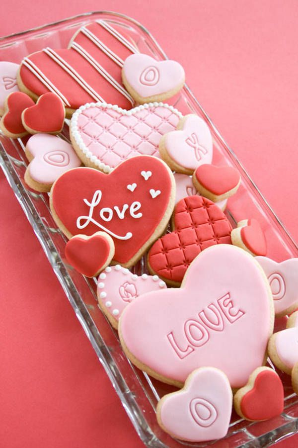 cadeaux-saint-valentin-biscuits-coeurs-rose-rouge-massaes-décorés