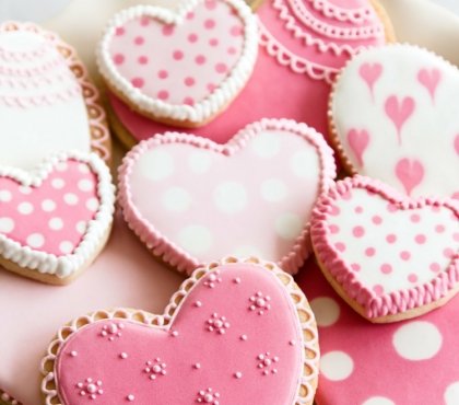 cadeaux-saint-valentin-biscuits-coeurs-roses-décoration
