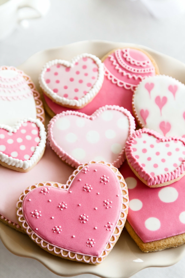 cadeaux-saint-valentin-biscuits-coeurs-roses-décoration