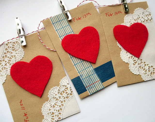 carte-st-valentin-coeus-feutre-pinces carte de St-Valentin