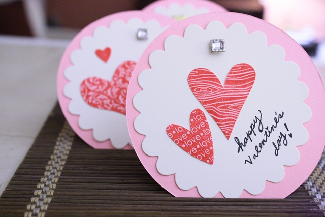 carte-st-valentin-rondes-coeurs-roses-bijou carte de St-Valentin