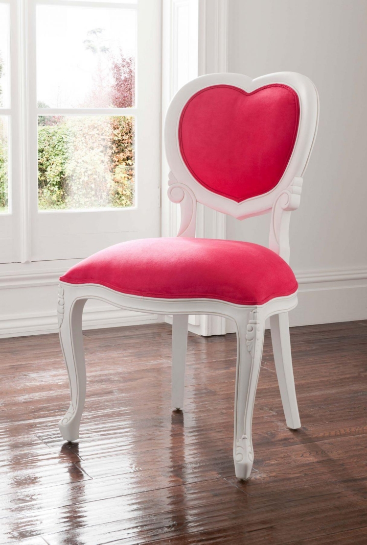 chaise-design-coeur-couleur-rouge-salon