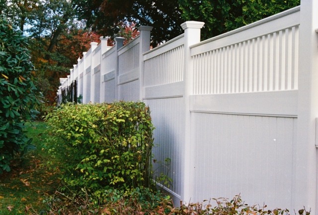 clôture PVC blanche design élégant moderne