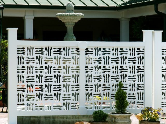clôture en PVC design original séparation cuisine extérieur
