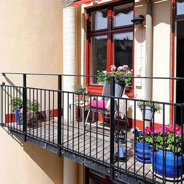 comment décorer son balcon plantes fleurs-pots