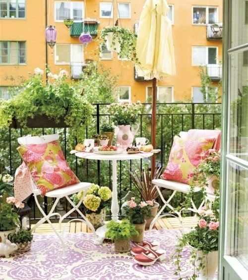 décorer son balcon plantes-vertes-fleurs-idées