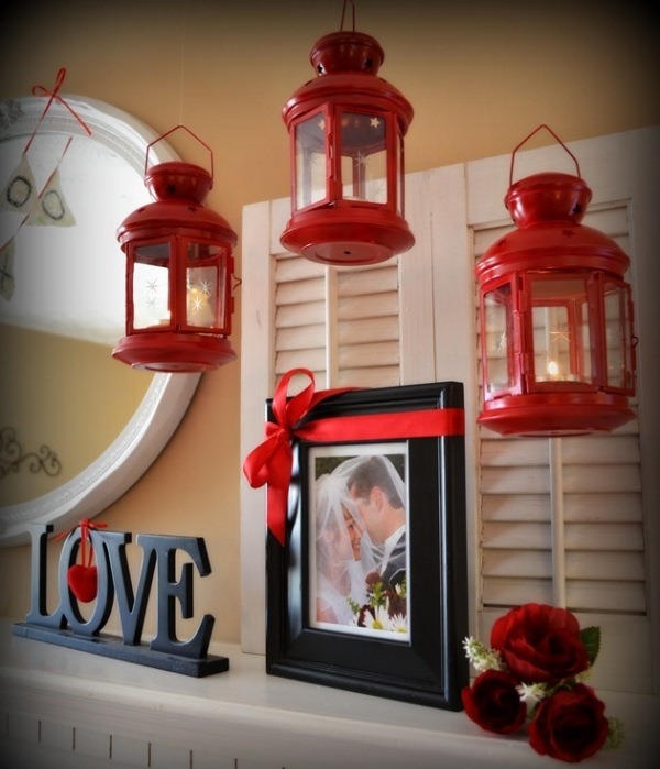 deco-cheminee-saint-Valentin-lanternes-rouges-cadre-photo