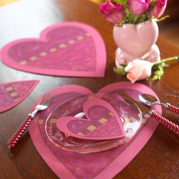 deco-table-saint-valentin-caoeurs-roses-papier