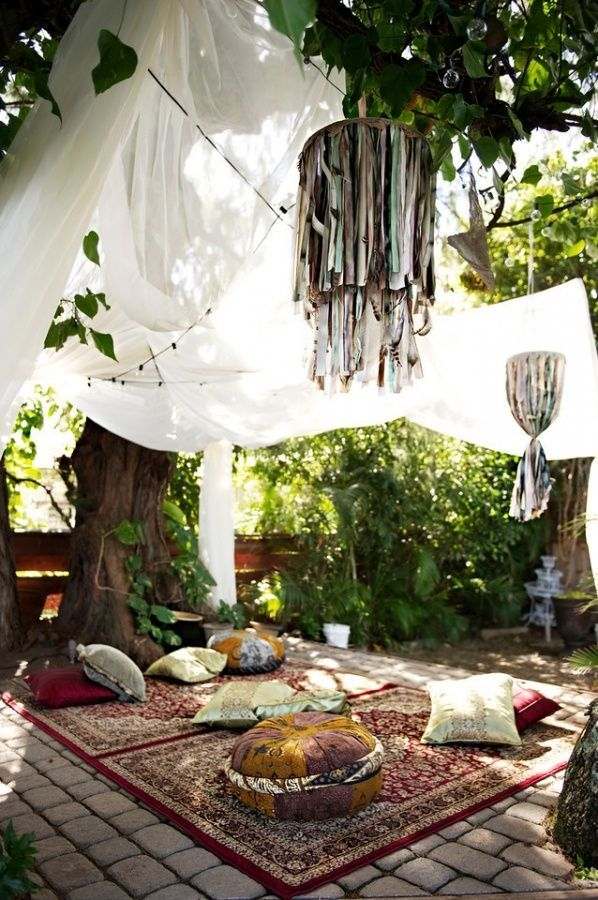 decoration-terrasse-style-bohème-tapis-motifs-coussins