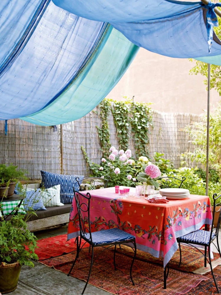 decoration-terrasse-style-bohème-tapis-nappe-auvent