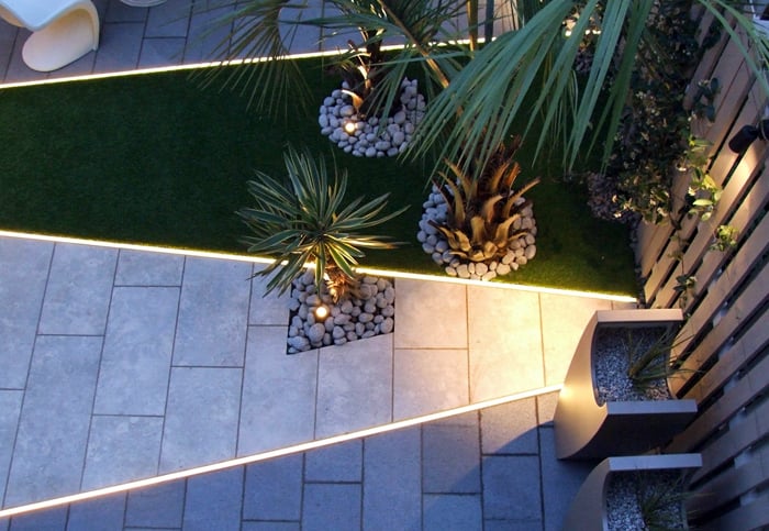 design-toit-terrasse-carelage-éclairage-led-plantes 