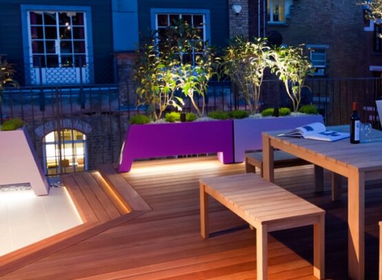 design-toit-terrasse-jardinières-led-mobilier-bois