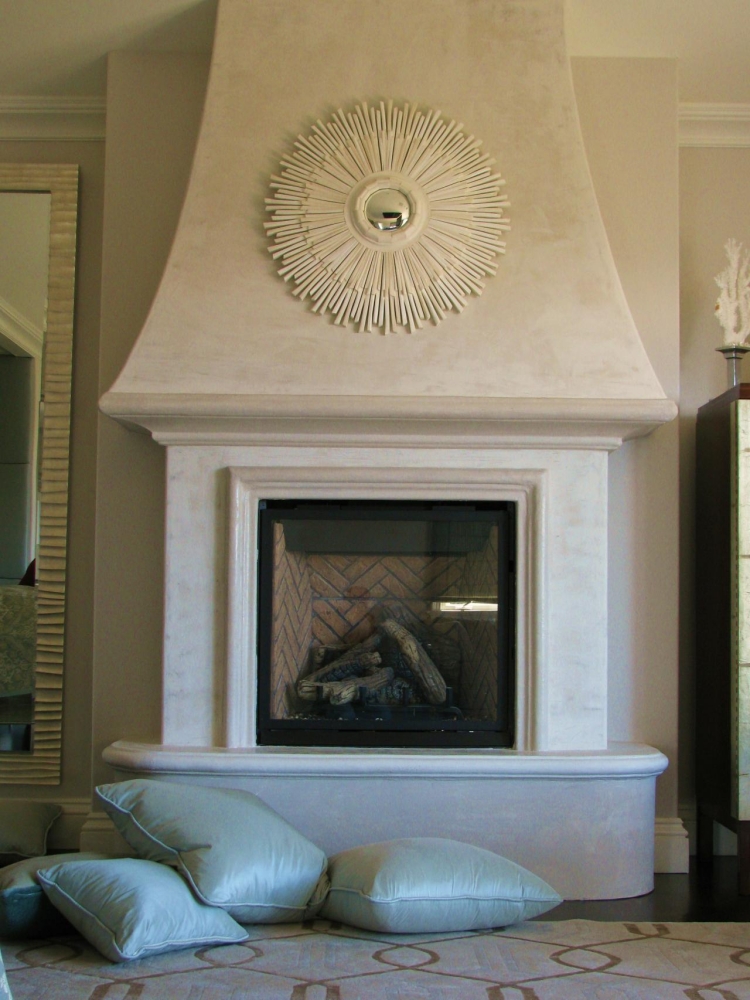 décoration cheminée plâtre-aspect-marbre-rosace