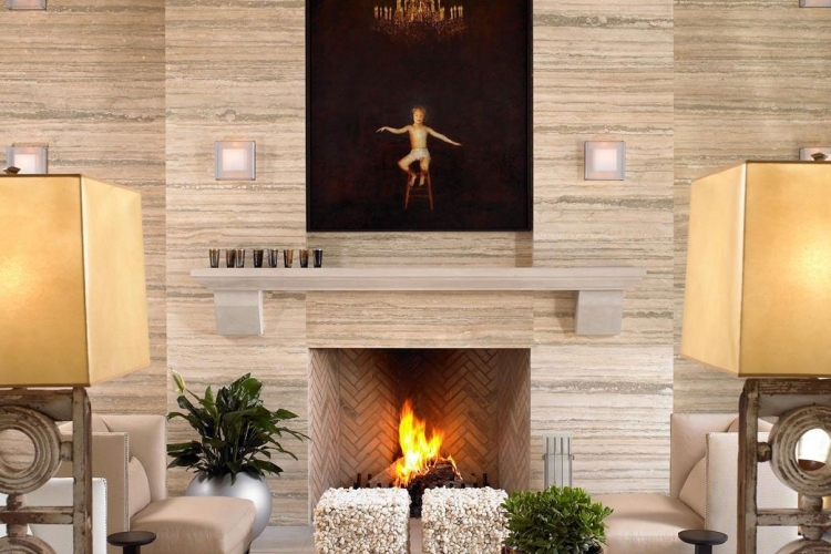 décoration cheminée revêtement-bois-stratifié-salon-scandinave