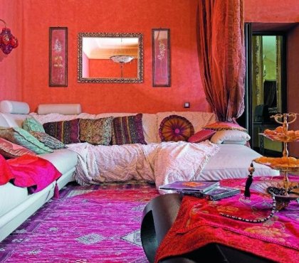 décoration-salon-marocain-accents-colorés-canapé-angle-blanc