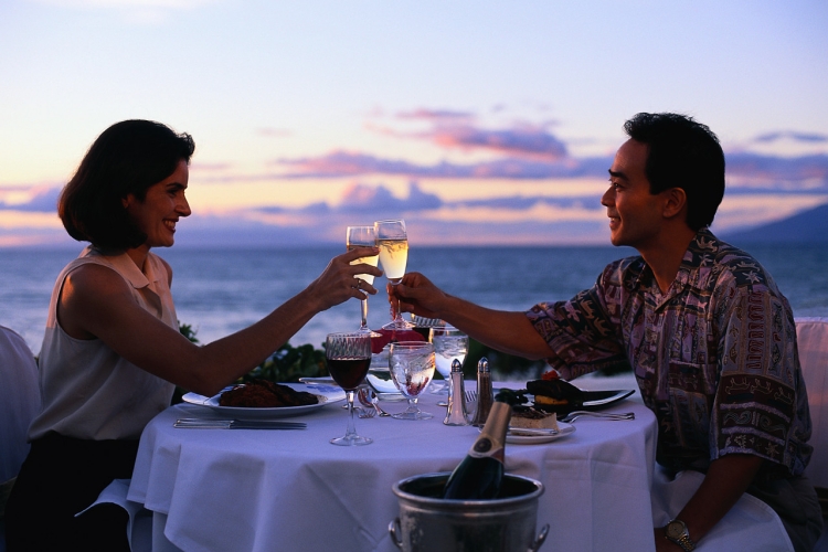 dîner-romantique-a-deux-repas-bord-mer