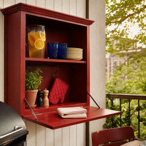 Armoire murale rouge avec table rabattable sur balcon DIY