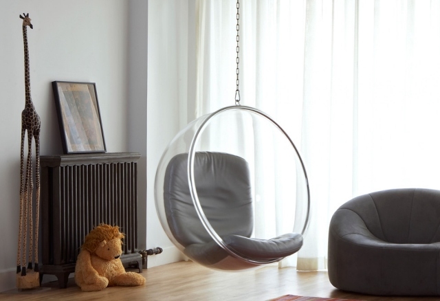 fauteuil-boule-suspendu-plafond-acrylique-Bubble-Chair-Eero-Aarnio