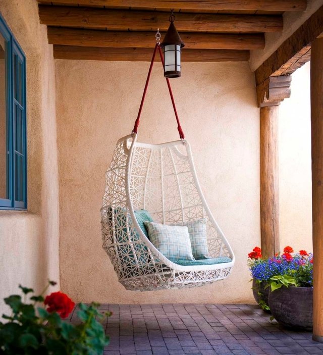 fauteuil-jardin-suspendu-poutres-terrasse-patio-balcon