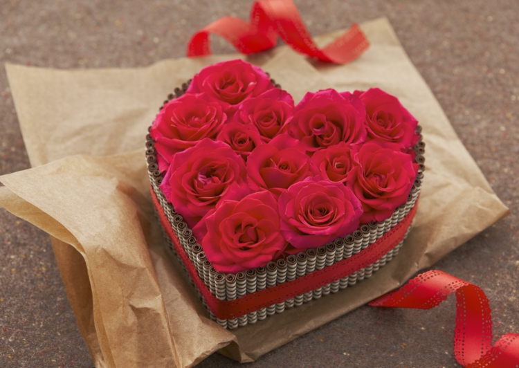 fleurs-st-valentin-coeur-rouleaux-roses fleurs St-Valentin