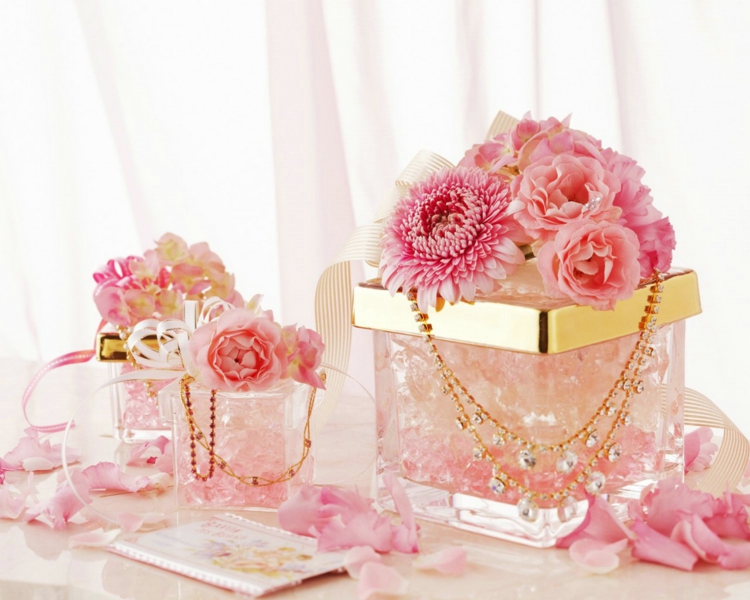 fleurs-st-valentin-roses-boîtes-bijoux fleurs St-Valentin