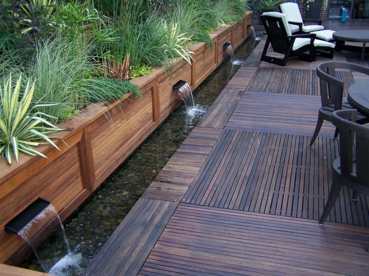 fontaine de jardin terrasse bois cascades eau modernes