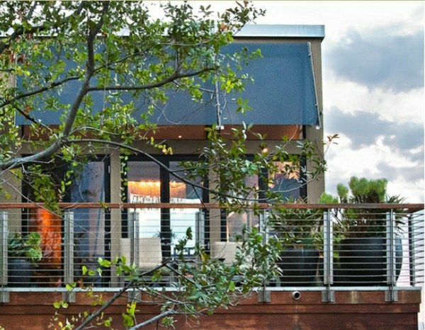 garde-corps-aluminium-bois-terrasse-maison-moderne