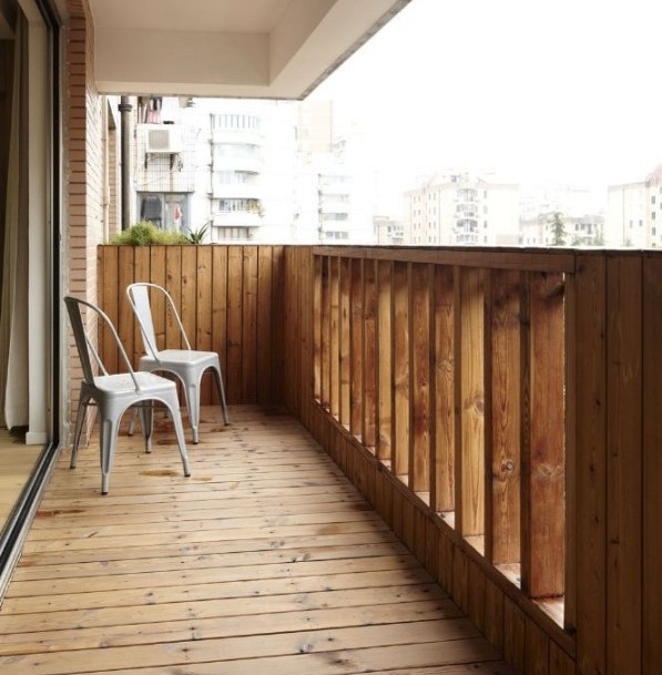 garde-corps-balcon-bois-revêtement-sol-bois