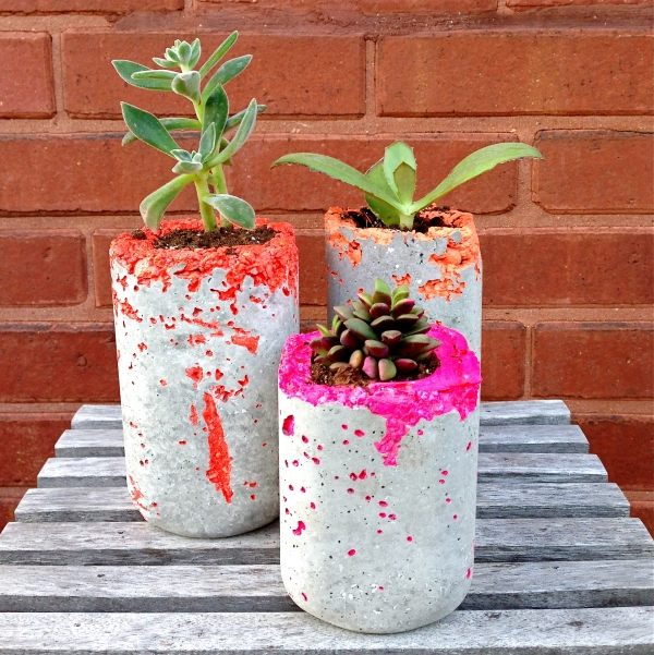 idée-déco-conteneur-beton-plantes-succulentes