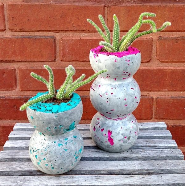 idée-déco-jardiniere-beton-cactus