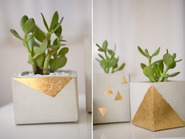 idée-déco-jardiniere-beton-peinture-couleur-or-motif-triangle