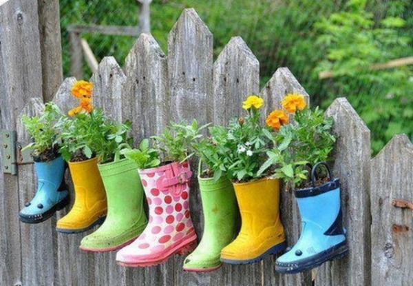 idée-jardin-pot-chaussures-bottes-pluie