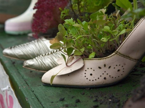 idée-jardin-pot-chaussures-plantes-talons idée jardin