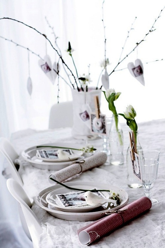 idee-deco-table-st-valentin-branchettes-fleurs-photos déco table St-Valentin