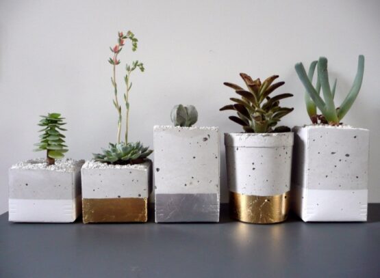idée-déco-jardiniere-beton-feuille-couleur-or