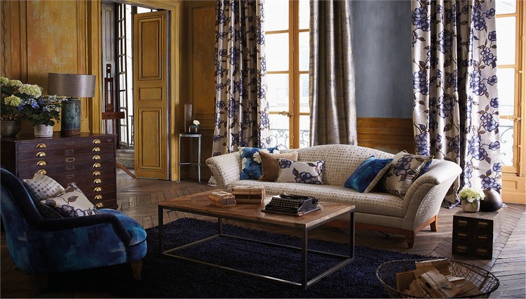 idée déco salon -style anglais-canape-style-classique-buffet-antique-fauteuil-velours-bleu