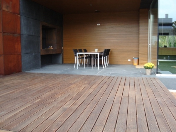 idée terrasse en bois exotique bankiraï moderne