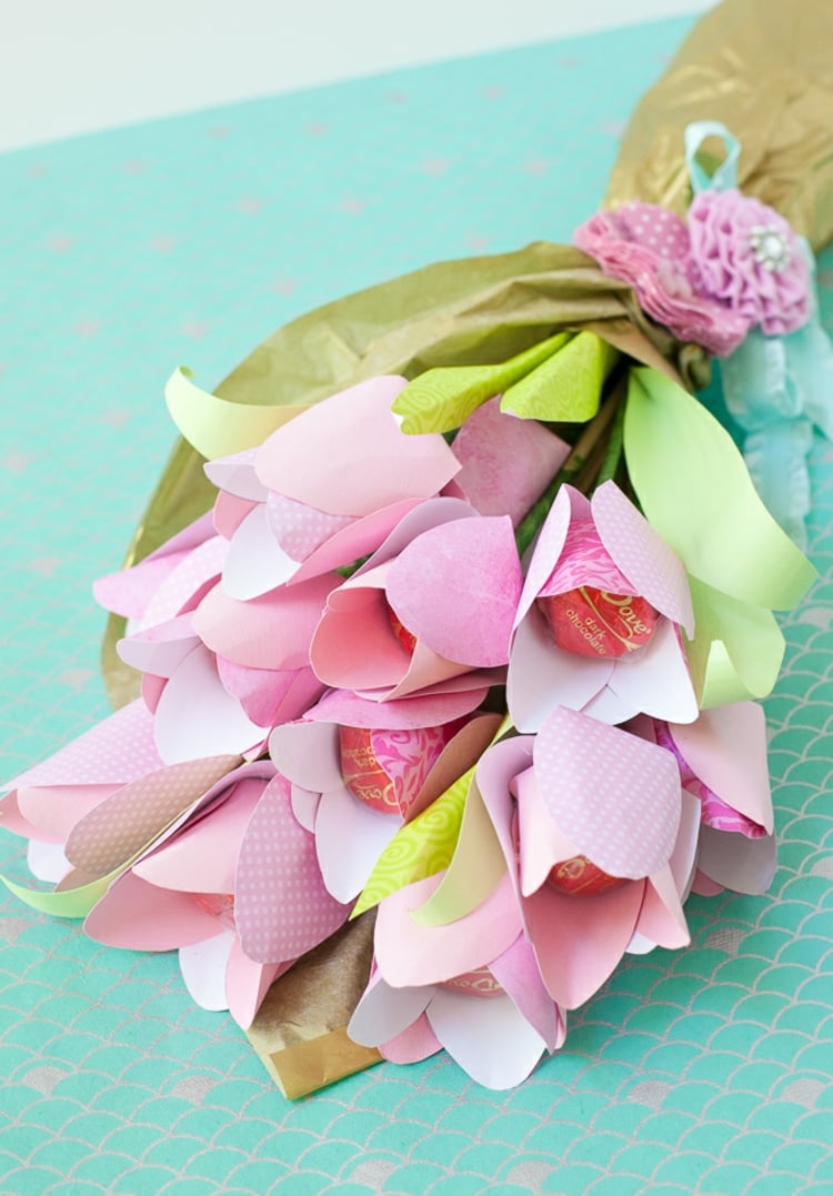 idée-saint-valentin-bouquet-fleurs-papier-bonbons