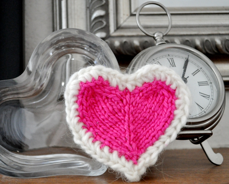 idée-saint-valentin-déco-coeur-tricoté idée Saint-Valentin
