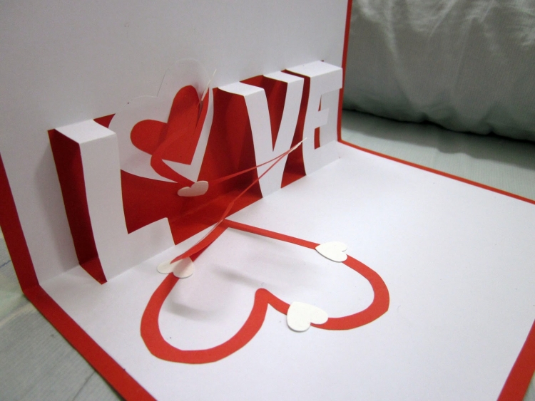 idées-cadeaux-St-Valentin-originaux-carte-amour-Love