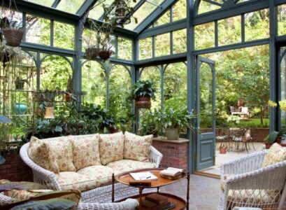 jardin-d'hiver-canape-droit-motifs-floraux-fauteuils