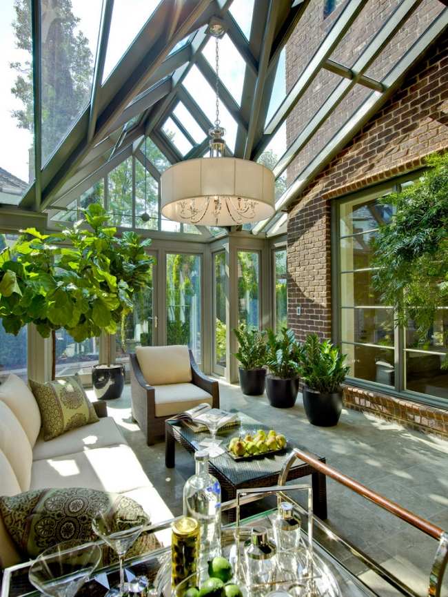 jardin-d'hiver-idee-coin-detente-plantes-lampe-suspendue-baie-vitree