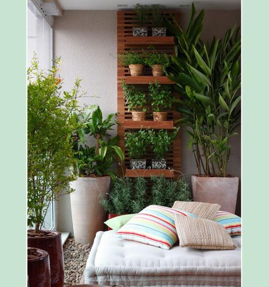 jardin-vertical-pots-fleurs-support-mural-bois