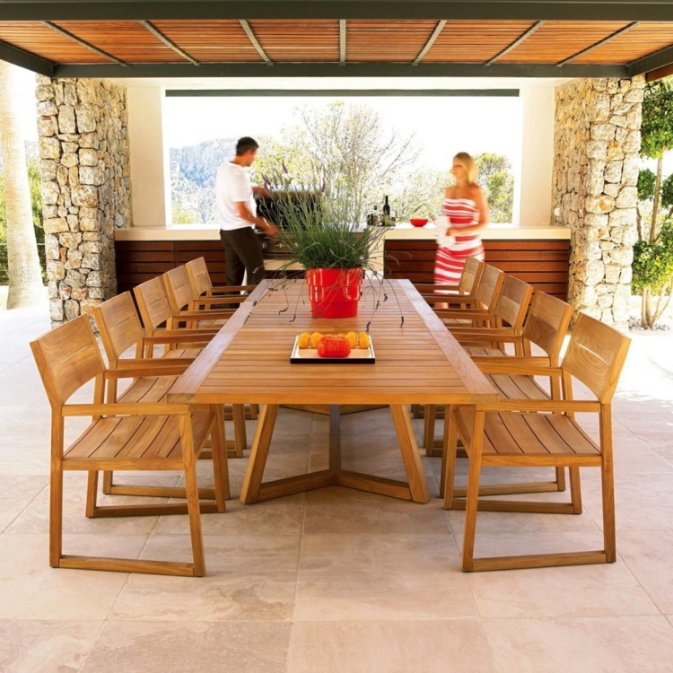 meubles-de-jardin-bois-table-rectangulaire-chaises-coin-repas