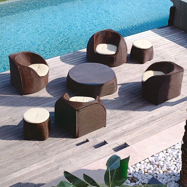 meubles-de-jardin-terrasse-coin-salont-table-ronde-fauteuils-rotin