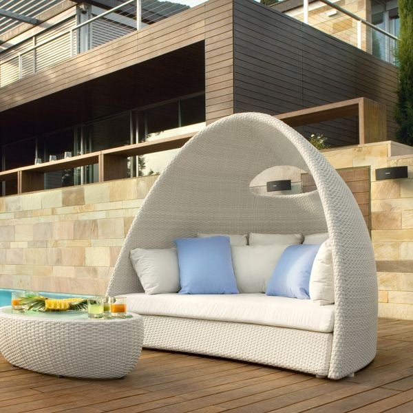 meubles-de-jardin-terrasse-lounge-coussins-table-ovale