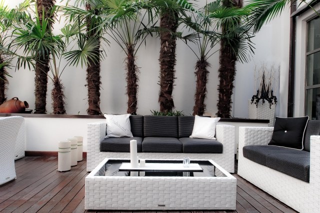 meubles-de-jardin-terrasse-resine-synthetique-coussins-table-basse
