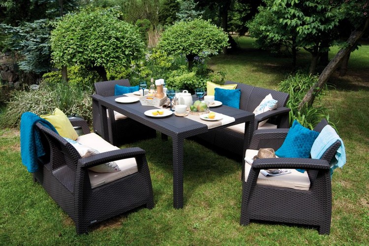 meubles-jardin-résine-tressée-table-rectangulaire-coussins-bleus