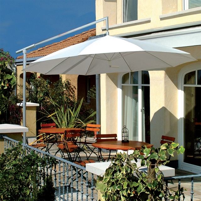 parasol-balcon-blanc-pique-métal-mobilier-bois parasol de balcon
