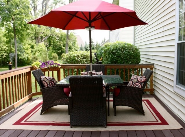 parasol-balcon-droit-rouge-mobilier-rotin parasol de balcon